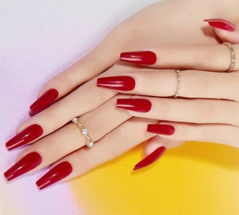 French faux ongles rouges